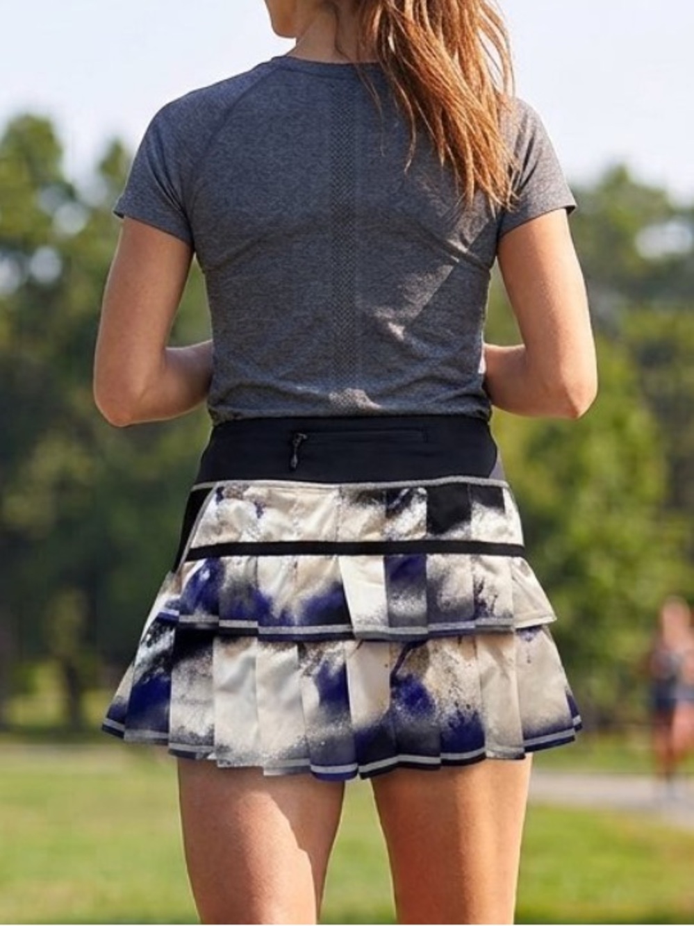 Lululemon athletica Black, White & Blue Abstract Skater Skirt
Size 2 tall